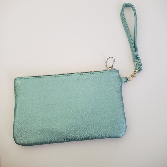Adrienne Vittadini Handbags - Adrienne Vittadini | SmartPhone-Charge Wristlet